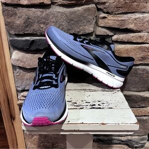 Brooks Women's trace 2 Running Shoes - Black‎ and Pink women’s size 12
